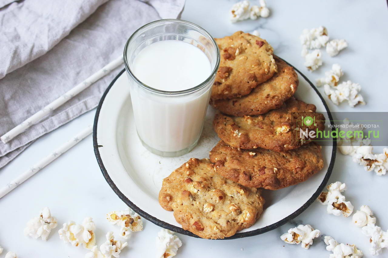 Печенье с карамельным попкорном и миндалем